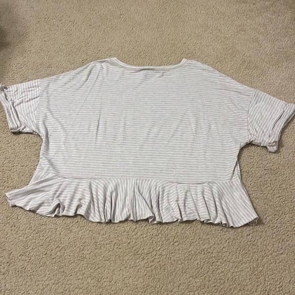 Woman’s Ruffled Top - Picture 2 of 4